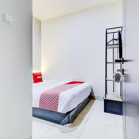 Oyo 90215 Ada Residence Telukjambe Luaran gambar