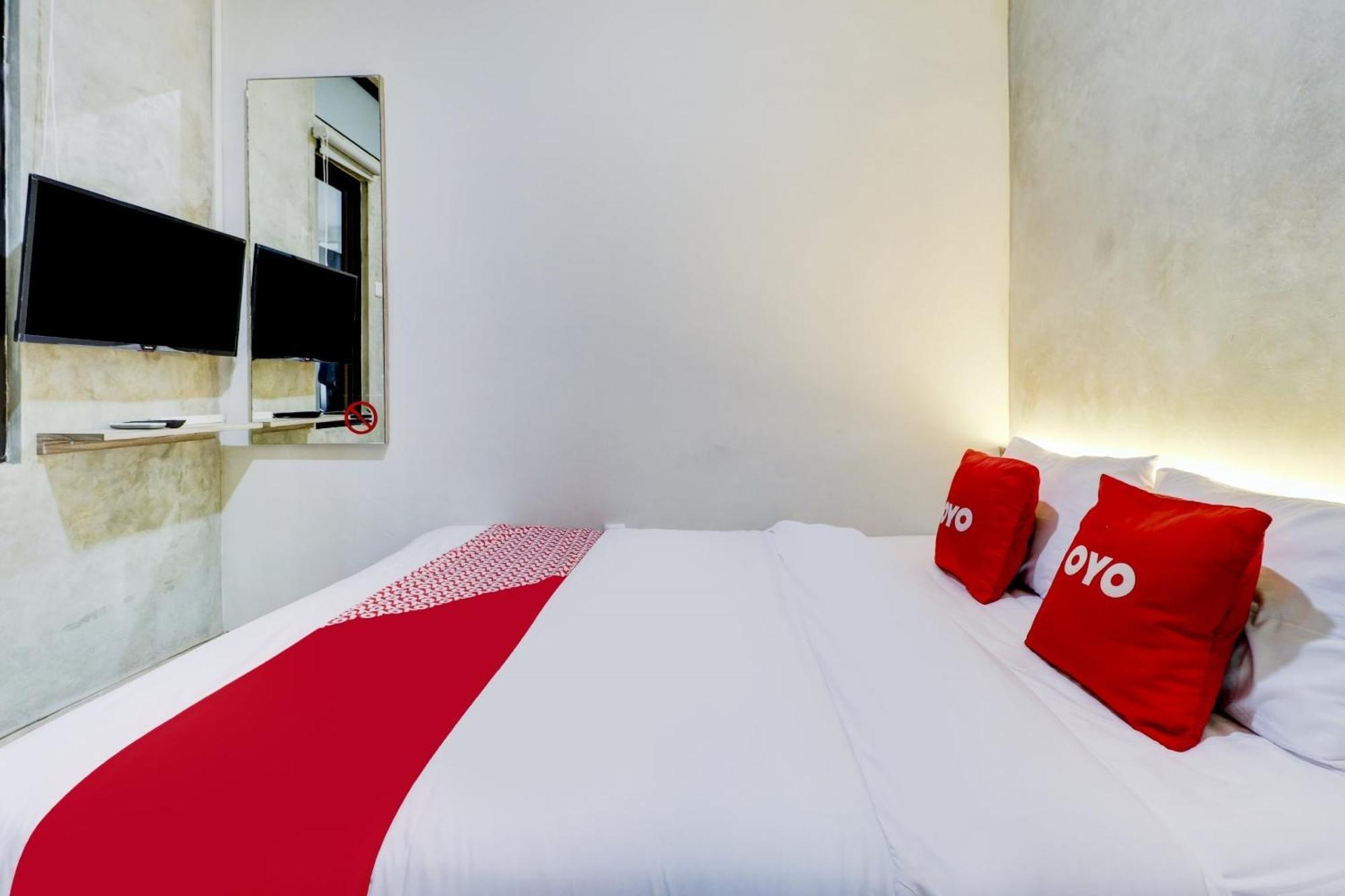 Oyo 90215 Ada Residence Telukjambe Luaran gambar
